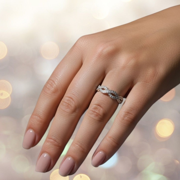 925 Sterling Silver Moissanite Infinity Ring – 2 Carat, Size 10, Brilliant Spark - Picture 2 of 3